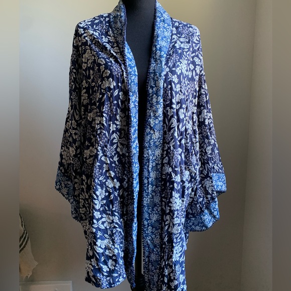 Dress Barn blue and white kimono - Picture 1 of 9